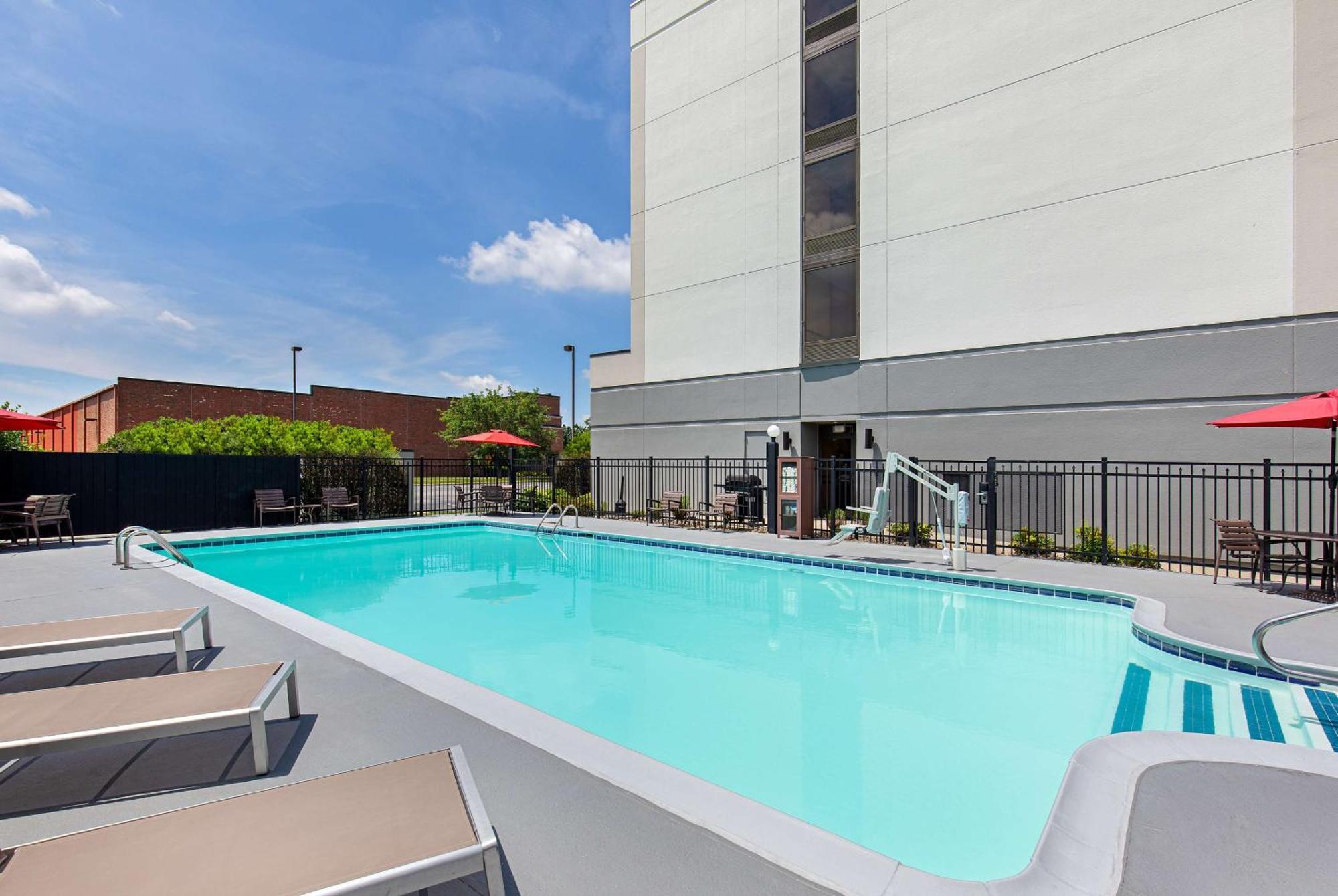 Hyatt Place Louisville-East Kültér fotó