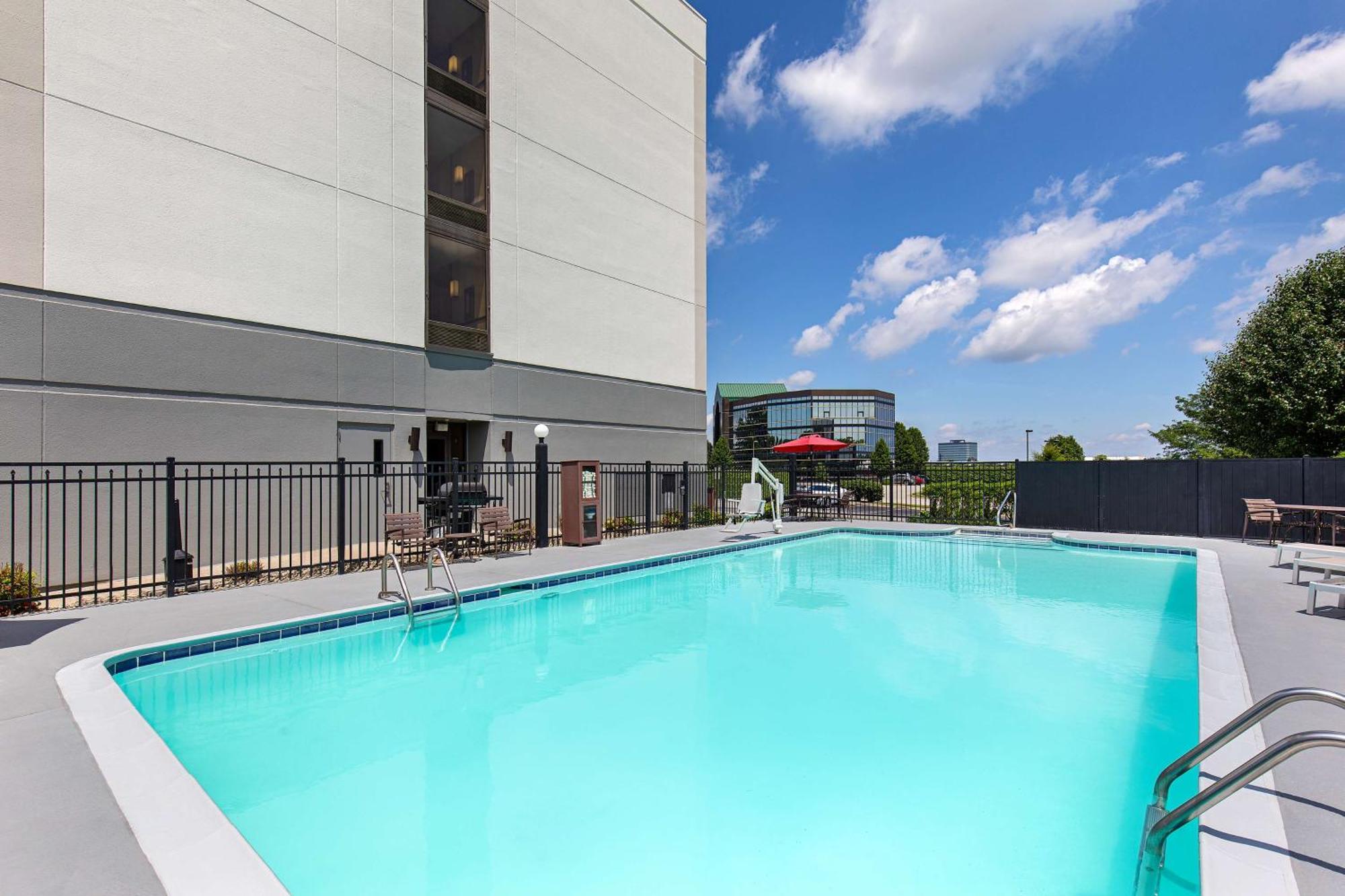 Hyatt Place Louisville-East Kültér fotó
