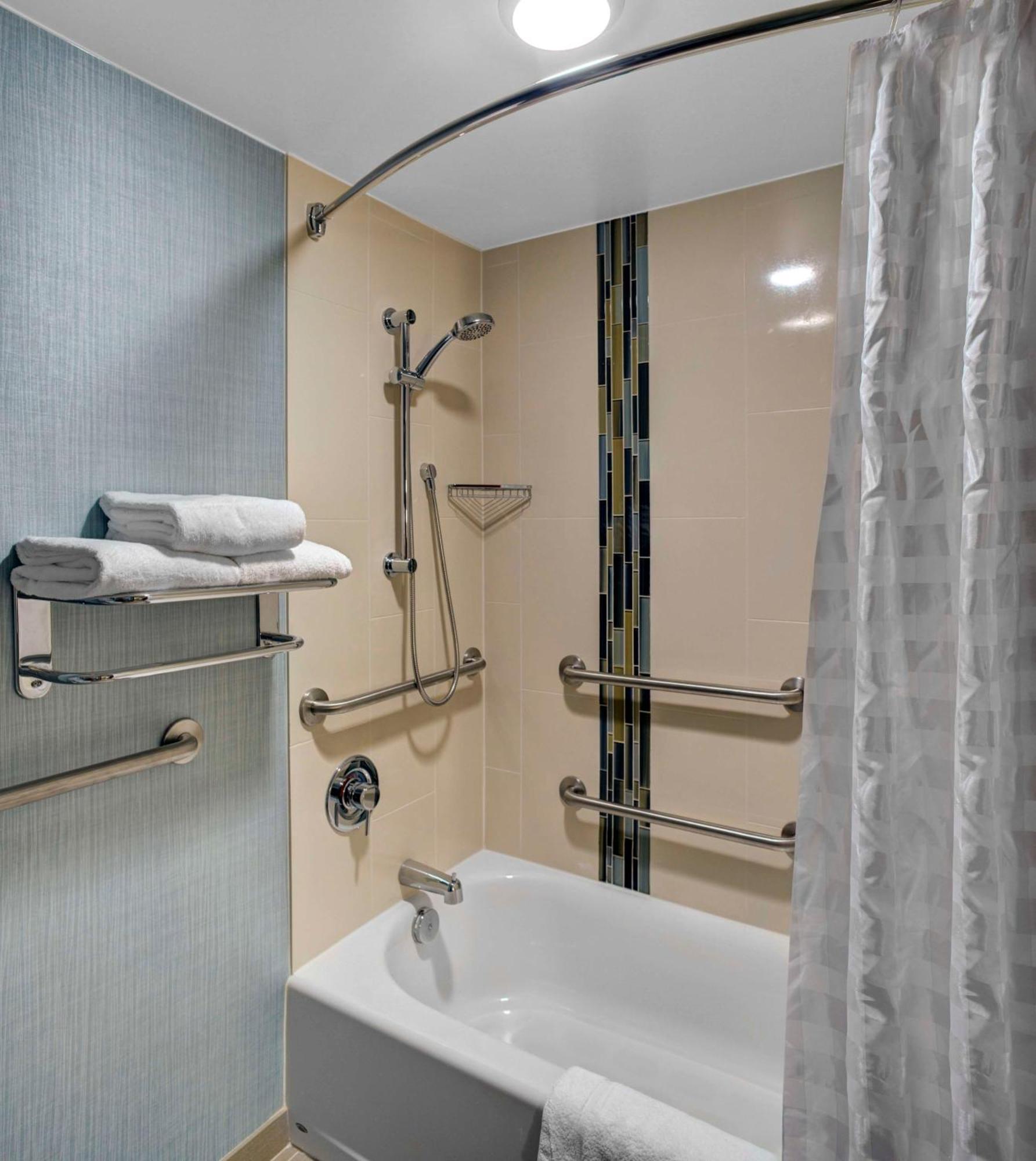 Hyatt Place Louisville-East Kültér fotó