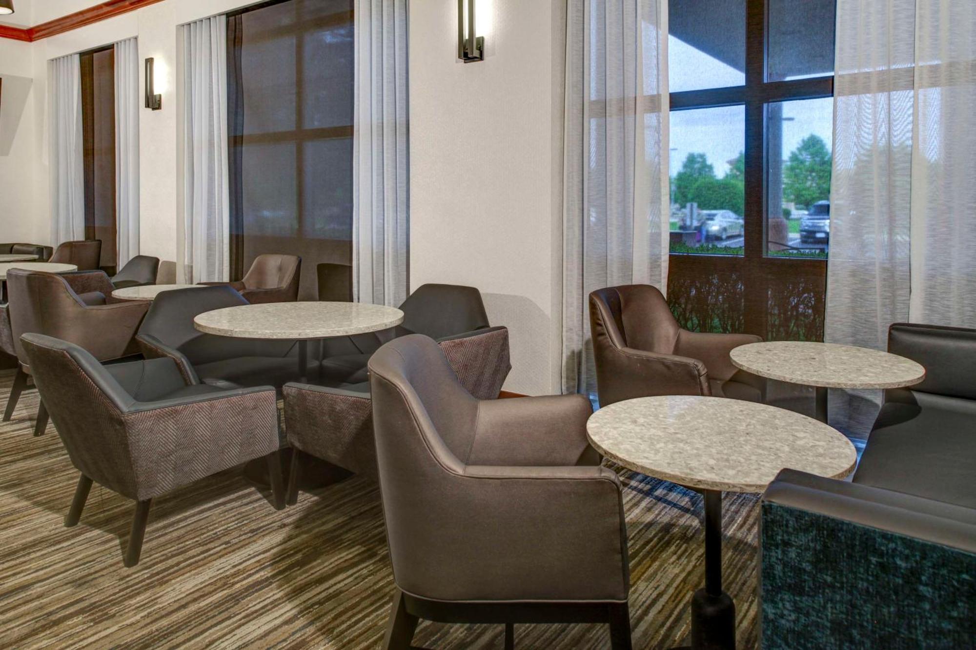 Hyatt Place Louisville-East Kültér fotó