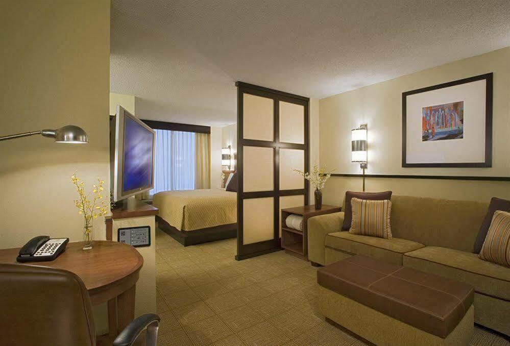 Hyatt Place Louisville-East Kültér fotó